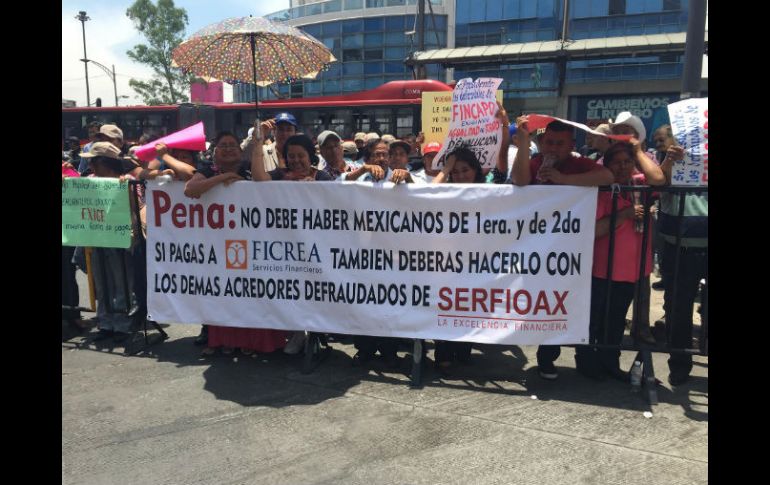 Manifestantes se presentan  ante los Pinos con la petición de que resuelvan su problema. FACEBOOK / Frente Unico Defraudados Oaxaca