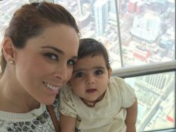 Bracamontes se encuentra de vacaciones en Toronto con su esposo y sus hijas. INSTAGRAM / jackybrv