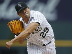 De la Rosa ponchó al venezolano Freddy Galvis en la cuarta entrada para llegar a 774 ponches con la franela de los Rockies. AP / D. Zalubowski