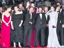 Elenco. Talento de la cinta 'Chronic': al centro y saludando Tim Roth (protagonista) y Michele Franco (director). EFE /