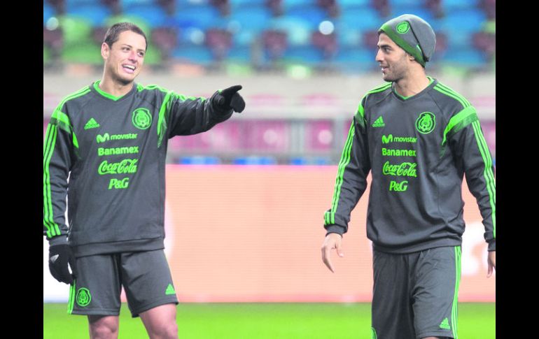 Javier “Chicharito” Hernández y el quintanarroense Carlos Vela, formarían la dupla ofensiva de México en la Copa Oro. MEXSPORT /  J. Martínez