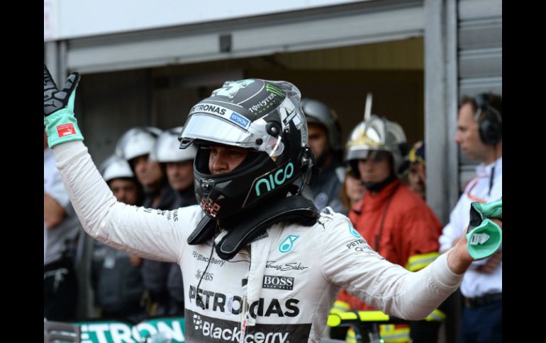 Rosberg no dejó pasar la sorpendente decisión de su equipo. AFP / B. Horvat