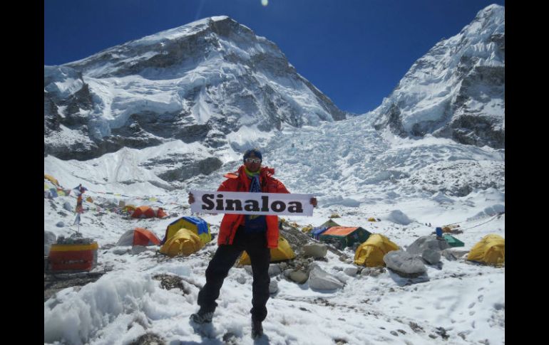 El alpinista opina que es ideal siempre estar unidos para ayudar a las demás personas que lo necesitan. FACEBOOK / Orlando Castro