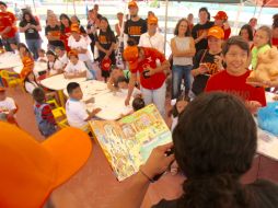 Niños y adultos del Valle de los Molinos participaron en varias actividades organizadas por Lemus. ESPECIAL / Pablo Lemus