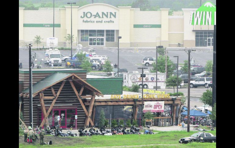 Afueras del restaurante Twin Peaks, donde un tiroteo entre motociclistas dejó nueve muertos, en Texas. AFP / ARCHIVO