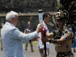 David Robert Peterson informó que la flama recorrerá 230 comunidades con la asistencia de diversas personalidades. AFP / O. Torres