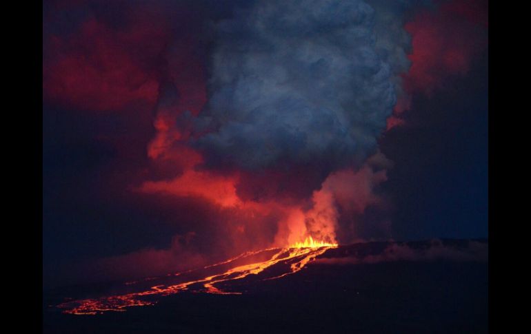 El volcán, situado a mil 710 metros sobre el nivel del mar, mostró actividad desde la madrugada de este lunes. AFP / D. Paredes