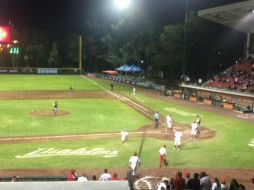 Duelo en el liderato. Los Diablos Rojos del México en juego frente a los Rieleros de Aguascalientes. TWITTER / @DiablosRojosMX