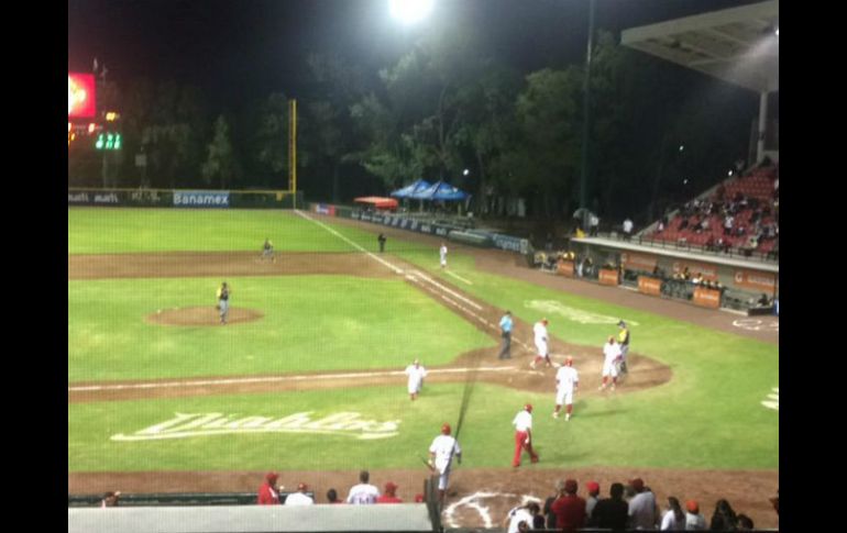 Duelo en el liderato. Los Diablos Rojos del México en juego frente a los Rieleros de Aguascalientes. TWITTER / @DiablosRojosMX