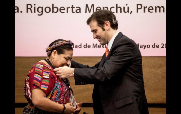 En la Ceremonia de Acreditación de Rigoberta Menchú como visitante, Córdova expresó  'indispensable la inclusión democrática'. SUN / G. Espinosa