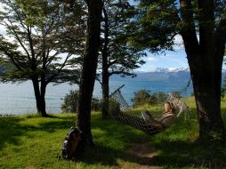 A la orilla del lago podrás realizar arquería, pesca, tenis, bicicleta de montaña y demás actividades. EFE / ARCHIVO