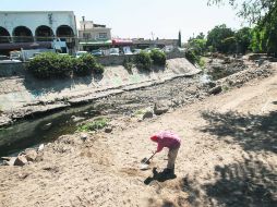 AVANZAN. En la zona ya se encuentran trabajadores realizando sus labores para entubar parte del canal de Atemajac. EL INFORMADOR / A. García