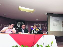 Denuncia. Miguel Castro, Hugo Contreras y Alberto Mora, en la rueda de prensa de ayer donde señalaron el desvío de recursos. EL INFORMADOR / M. Vargas