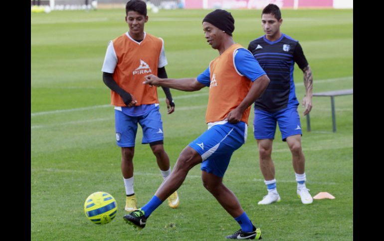 Dinho disputará la final con Gallos Blancos a partir de este jueves. AFP / J. López