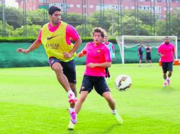 El ariete charrúa Luis Suárez (izq.) no quiere perderse la Final de la Copa del Rey. AFP /