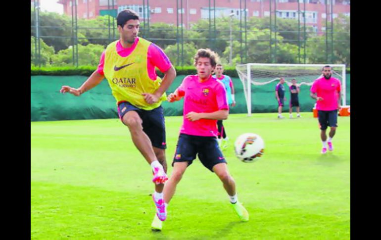 El ariete charrúa Luis Suárez (izq.) no quiere perderse la Final de la Copa del Rey. AFP /