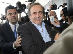 Platini deja claro que seguirá buscando votos para Al-Hussein. AFP / F. Coffrini