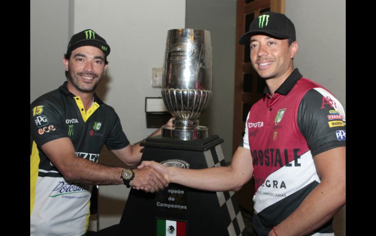 Los pilotos Ruben Pardo y Luis Felipe Montaño participaron en  la presentación de la México PRO Series 240. NTX / C. Pacheco