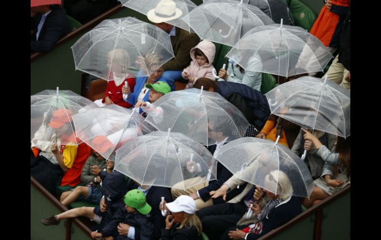 La lluvia se hizo presente en la jornada de Roland Garros. AP / F. Mori