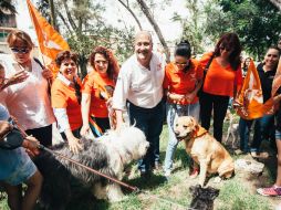 Enrique Alfaro asistió al Parque Italia para participar en la Caminata Canina. ESPECIAL / Enrique Alfaro Ramírez