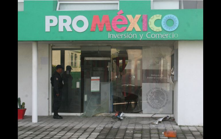 Algunos artefactos explosivos son detonados en instalaciones de la Secretaría de Economía en Puebla. SUN /