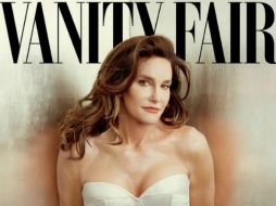 'Llámenme Caitlyn', declara un encabezado con su fotografía en un corsé sin tirantes. TWITTER / @VanityFair