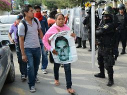 A ocho meses de lucha, los padres de los estudiantes desaparecidos insisten en que fue el Estado el que se llevó a sus hijos. EFE / ARCHIVO