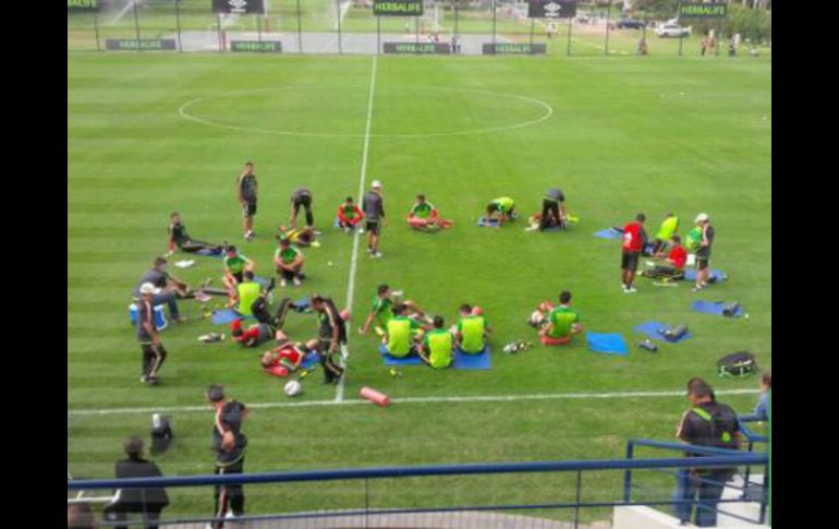 Durante la práctica de este lunes, el buen ambiente en el interior del vestidor del Tricolor fue lo que imperó. TWITTER / @miseleccionmx