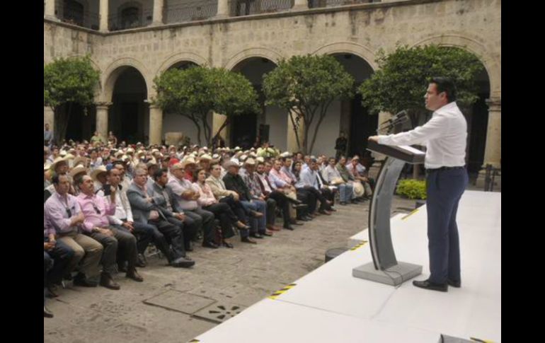 Aristóteles Sandoval se reunió con los productores para llegar a un acuerdo. TWITTER / AristotelesSD