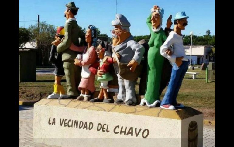 Las esculturas se convirtieron en una atracción para la gente que a toda hora se acerca a tomarse fotos con los personajes. FACEBOOK / Chavo del 8