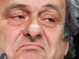 Michel Platini tendría que dejar la UEFA, donde cuenta con apoyo unánime, para dirigir una FIFA convertida en un lugar de intrigas. AP / M. Probst