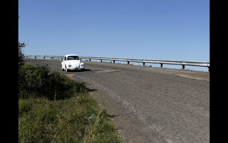 Se cuenta con más 12 mil metros cúbicos de materiales para aplicar en las carreteras estatales en lo que resta del año. EL INFORMADOR / ARCHIVO