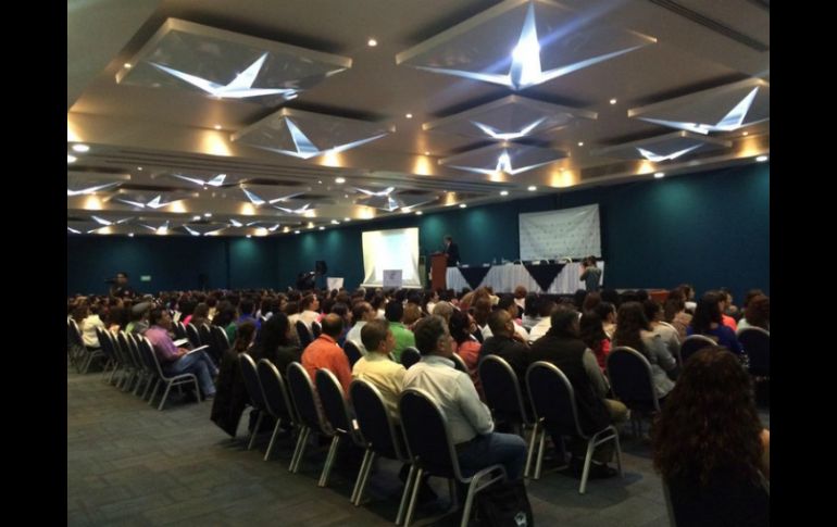 Fotografía tomada durante el discurso inaugural del director de la Biblioteca Pública del Estado de Jalisco, Juan Manuel Durán. TWITTER / @myriamvachezp