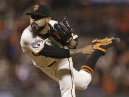 Romo llegó al montículo en la novena entrada, al sustituir a Hunter Strickland. AP / B. Margot