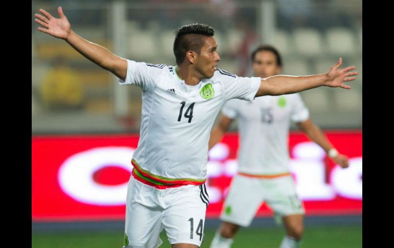 Juan Carlos Valenzuela celebra su gol. MEXSPORT / J. Martínez