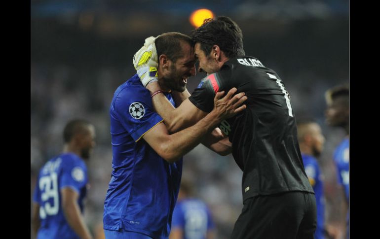 Giorgio Chiellini (izq.) y Gianluigi Buffon (der.) representan a la Juventus. MEXSPORT / M. López