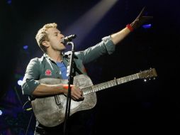 El líder de la banda Coldplay tuvo esta guitarra al cursar la universidad y fundar el grupo. AP / ARCHIVO