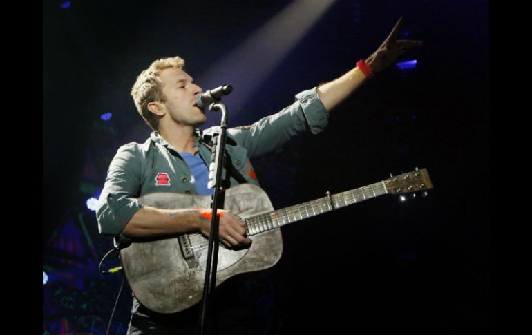 El líder de la banda Coldplay tuvo esta guitarra al cursar la universidad y fundar el grupo. AP / ARCHIVO