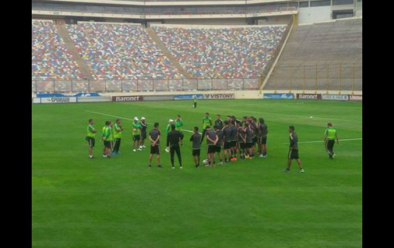 El Tricolor hizo un entrenamiento ligero a puerta cerrada. TWITTER / @miseleccionmx