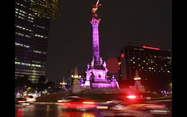 La actividad es parte del evento 'Iluminando la Ciudad de México por la Democracia'. SUN / A. Hernández