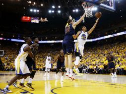 Stephen Curry se convirtió en el referente del ataque de Golden State al aportar 26 puntos en el juego celebrado ayer por la noche. AFP / E. Shaw