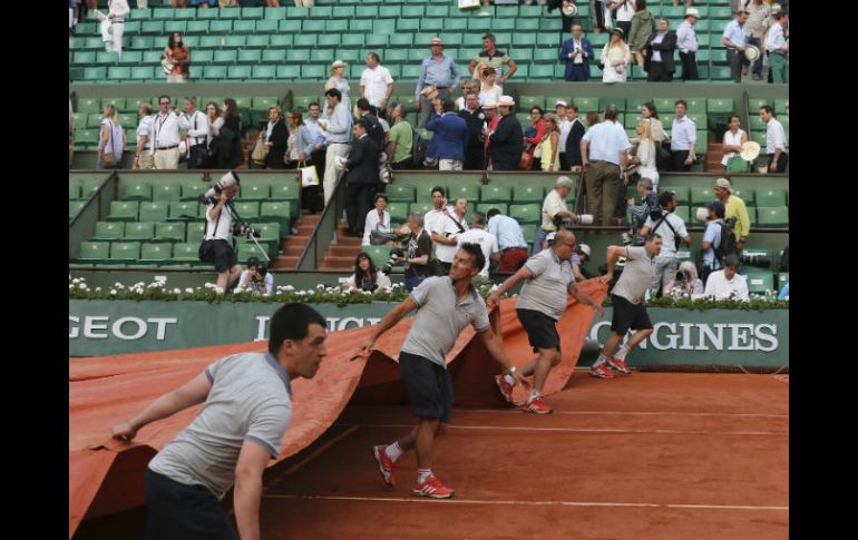 Con dos sets para Novak y uno para Murray, los tenistas buscarán el lugar en la final este 6 de junio. AP / D. Vincent