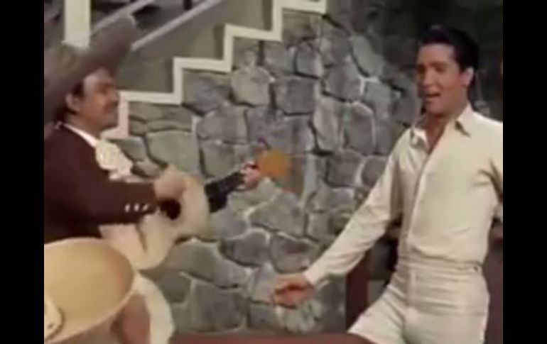 Elvis Presley aparece entonando la canción 'Guadalajara, Guadalajara'. FACEBOOK / Federacion Jalisco del Norte de California