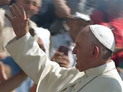 El Papa asegura que la colaboración entre grupos étnicos y religiosos para el bien común puede demostrar que es posible la pluralidad. AFP / A. Isakovic