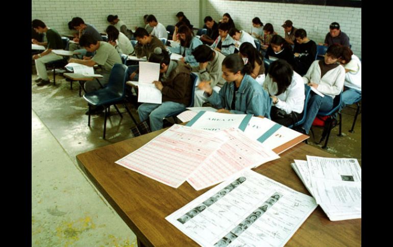 Recomiendan a los aspirantes llegar descansados y desayunar ligero para evitar desmayos o problemas de salud durante el examen. EL INFORMADOR / ARCHIVO