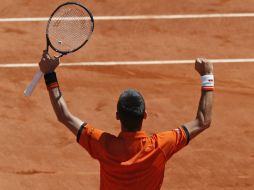 Novak Djokovic se mete a la final de Roland Garros, se enfrentará este domingo al suizo Stanislas Wawrinka. AP / M. Euler