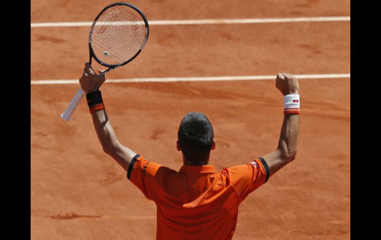 Novak Djokovic se mete a la final de Roland Garros, se enfrentará este domingo al suizo Stanislas Wawrinka. AP / M. Euler