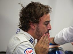 Fernando Alonso, piloto de McLaren, no logra clasificar en la segunda ronda del Gran Premio de Canadá. EFE / A. Pichette