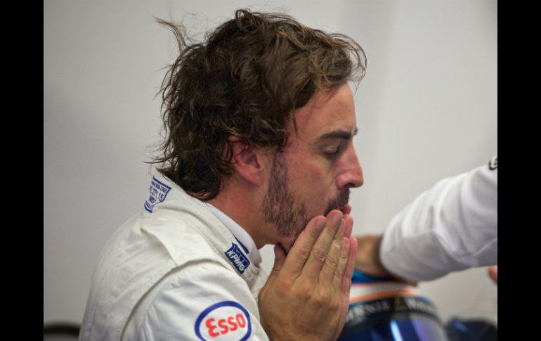 Fernando Alonso, piloto de McLaren, no logra clasificar en la segunda ronda del Gran Premio de Canadá. EFE / A. Pichette