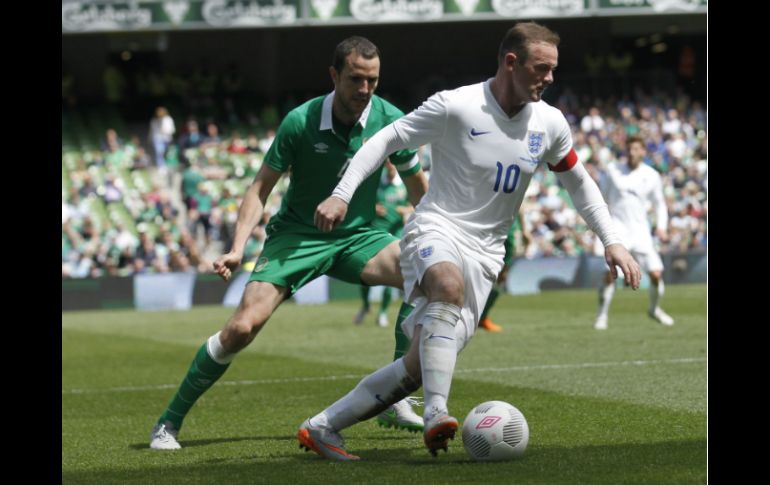 Acción de juego entre Wayne Rooney y John O' Shea. AP / P. Morrison